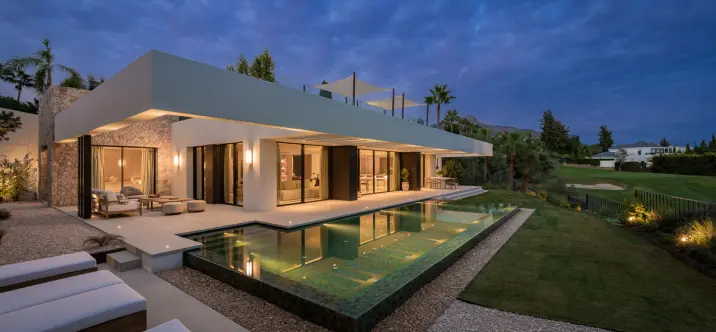Venta de villa independiente en Nueva Andalucía 1