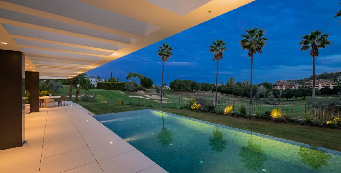 Sale of detached villa in Nueva Andalucía 3