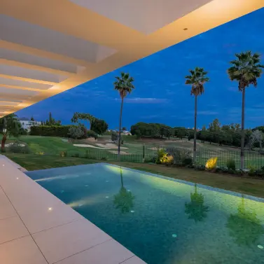 Venta de villa independiente en Nueva Andalucía