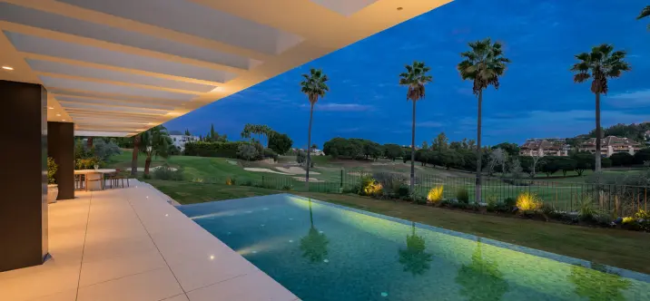 Venta de villa independiente en Nueva Andalucía 2