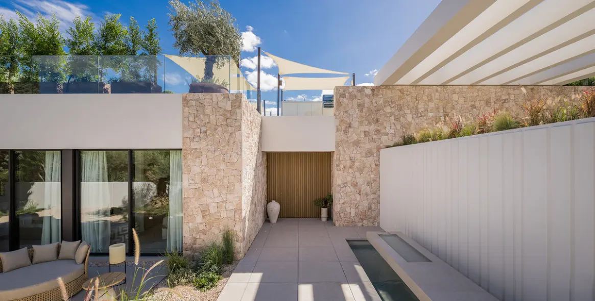 Sale of detached villa in Nueva Andalucía 31