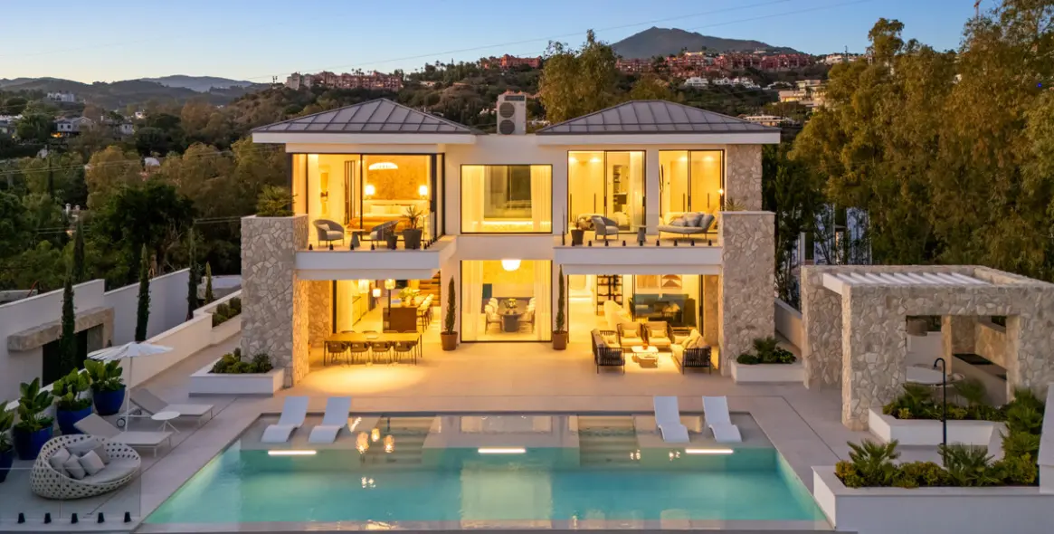 Sale of detached villa in La Quinta 3