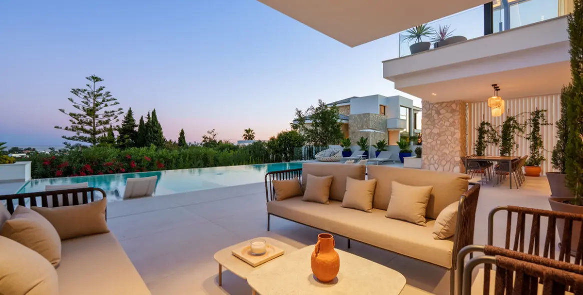 Sale of detached villa in La Quinta 7