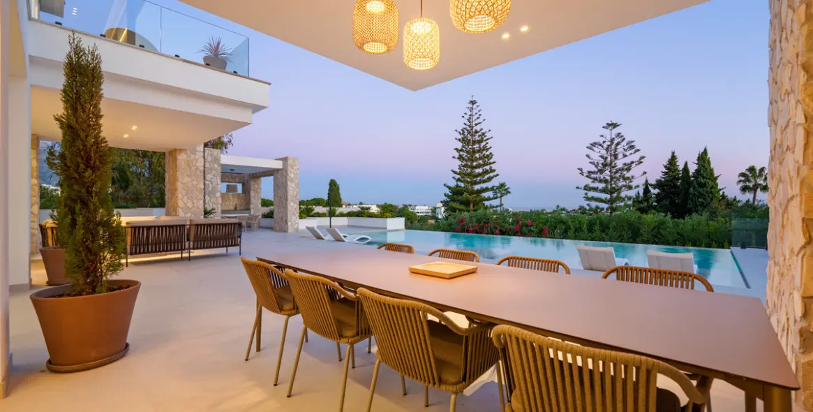 Sale of detached villa in La Quinta 8