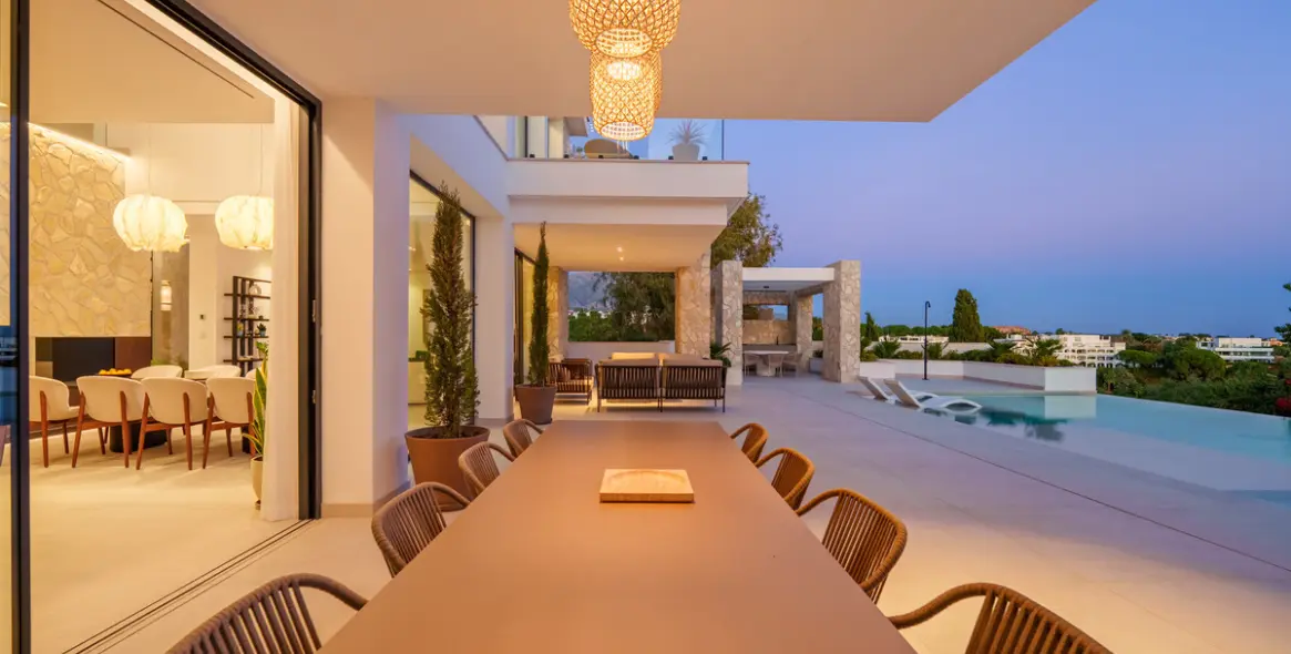 Sale of detached villa in La Quinta 9