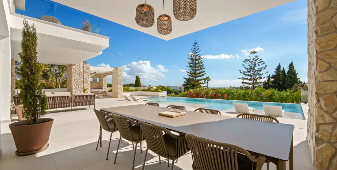 Sale of detached villa in La Quinta 11