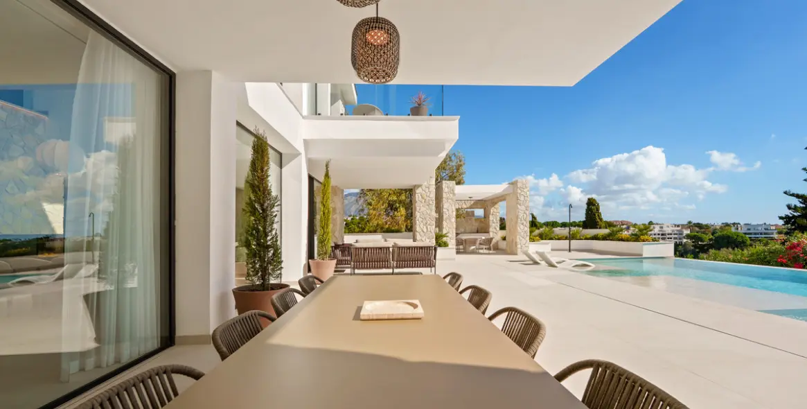 Sale of detached villa in La Quinta 12
