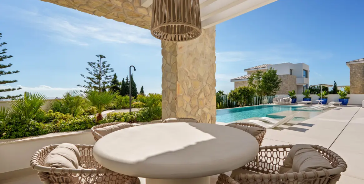 Sale of detached villa in La Quinta 14