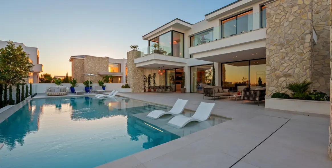 Sale of detached villa in La Quinta 17