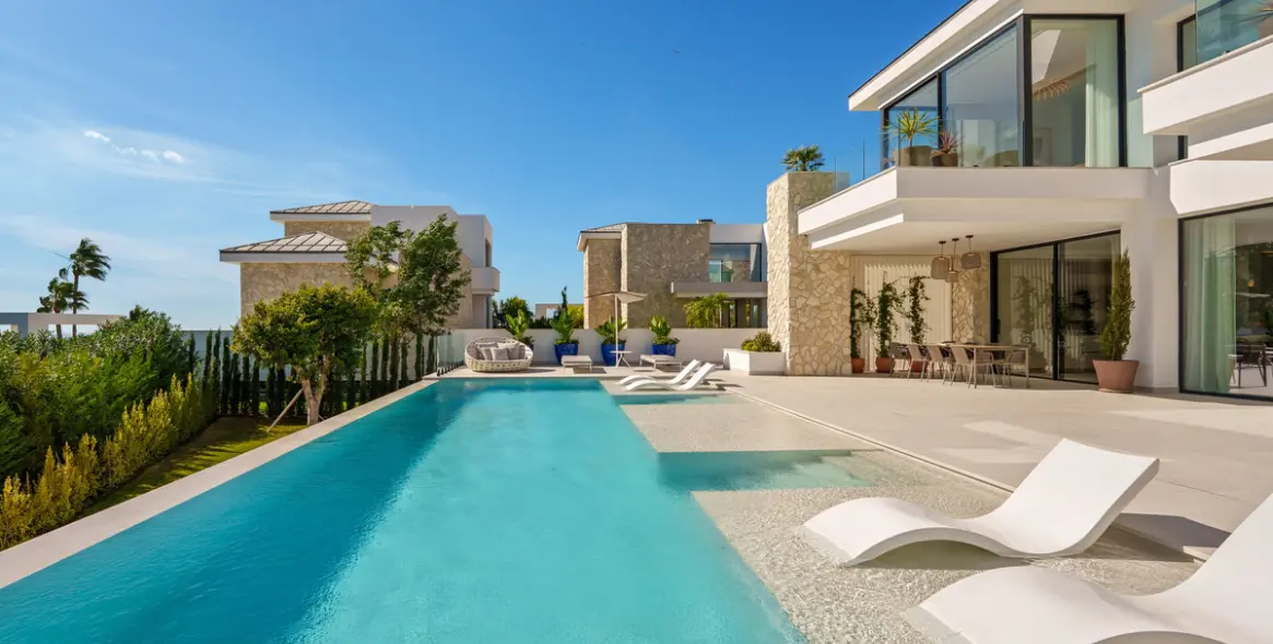 Sale of detached villa in La Quinta 18