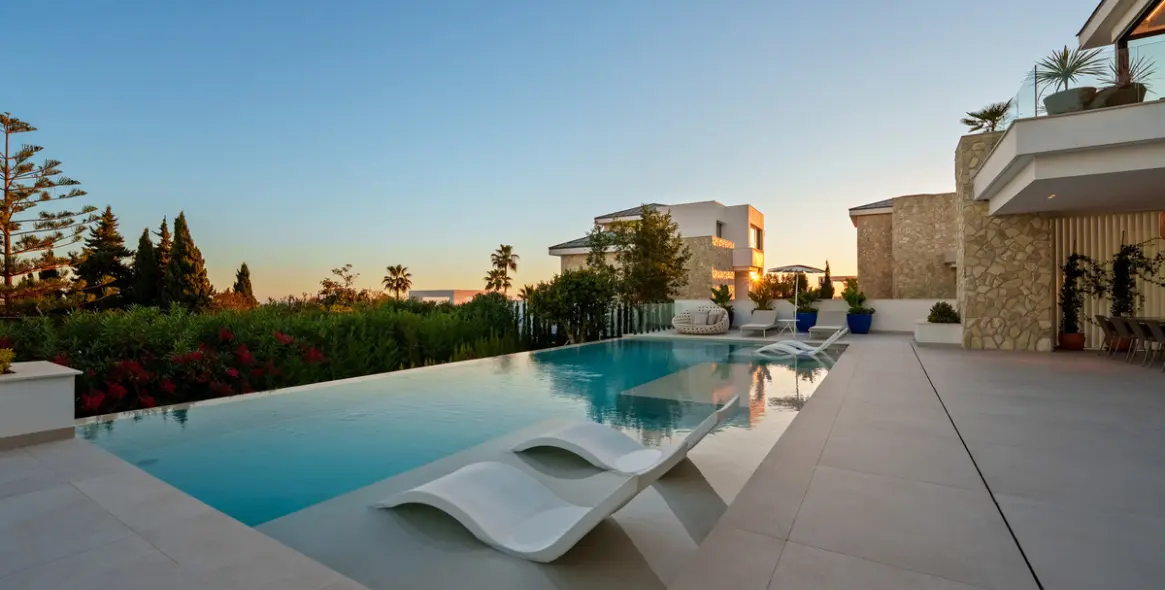 Sale of detached villa in La Quinta 19