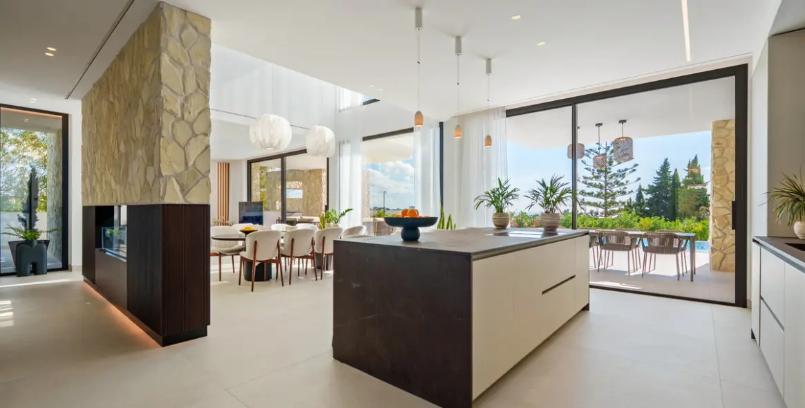 Sale of detached villa in La Quinta 25
