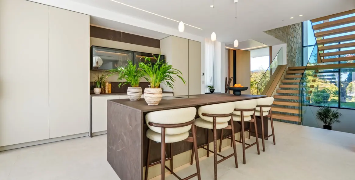 Sale of detached villa in La Quinta 33