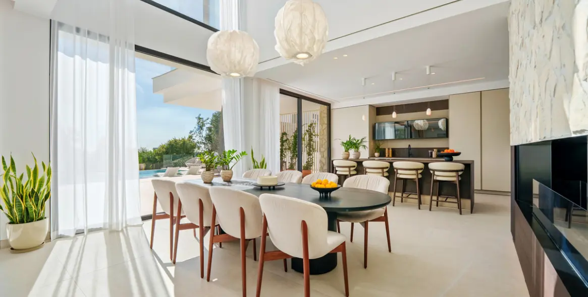 Sale of detached villa in La Quinta 43