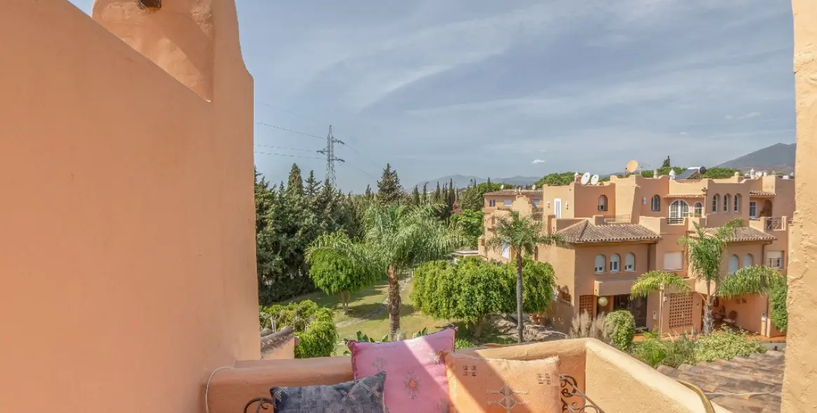 Long-term rent of townhouse in The Golden Mile 10