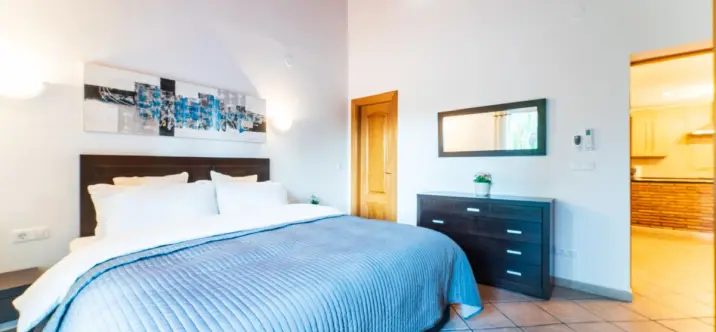 Short-term rent of detached villa in Elviria 2