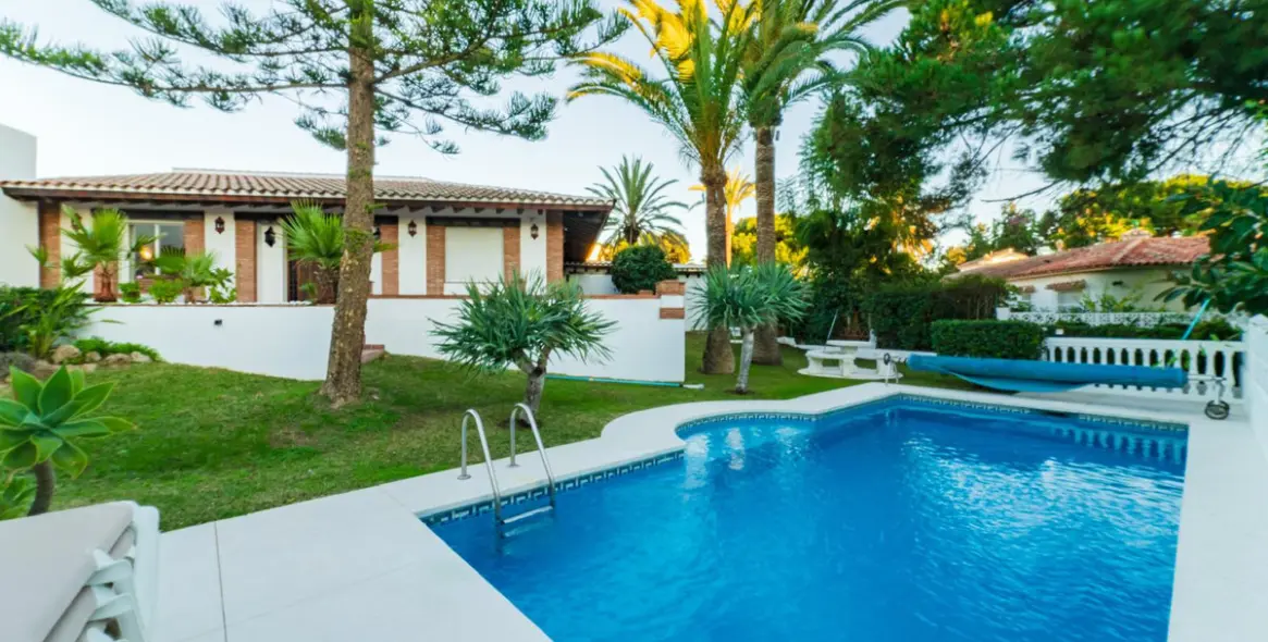 Alquiler a corto plazo de villa independiente en Elviria 6