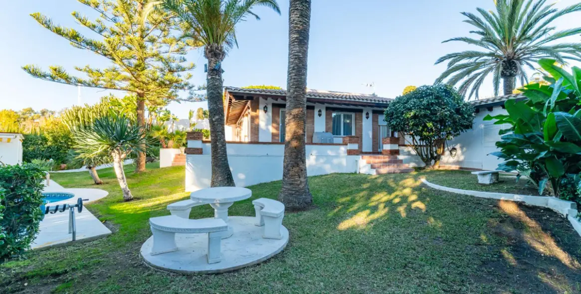 Alquiler a corto plazo de villa independiente en Elviria 10