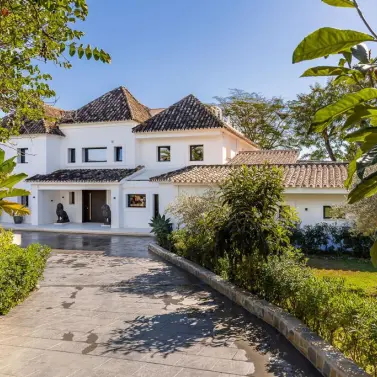 Short-term rent of detached villa in Estepona