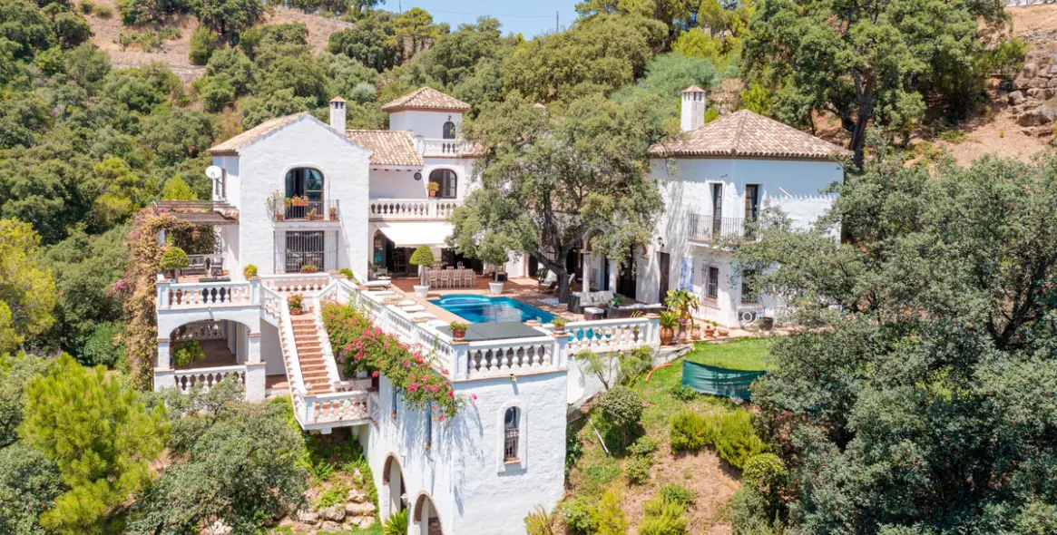 Long-term rent of detached villa in Benahavís 1