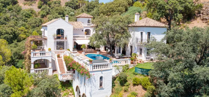 Long-term rent of detached villa in Benahavís 0