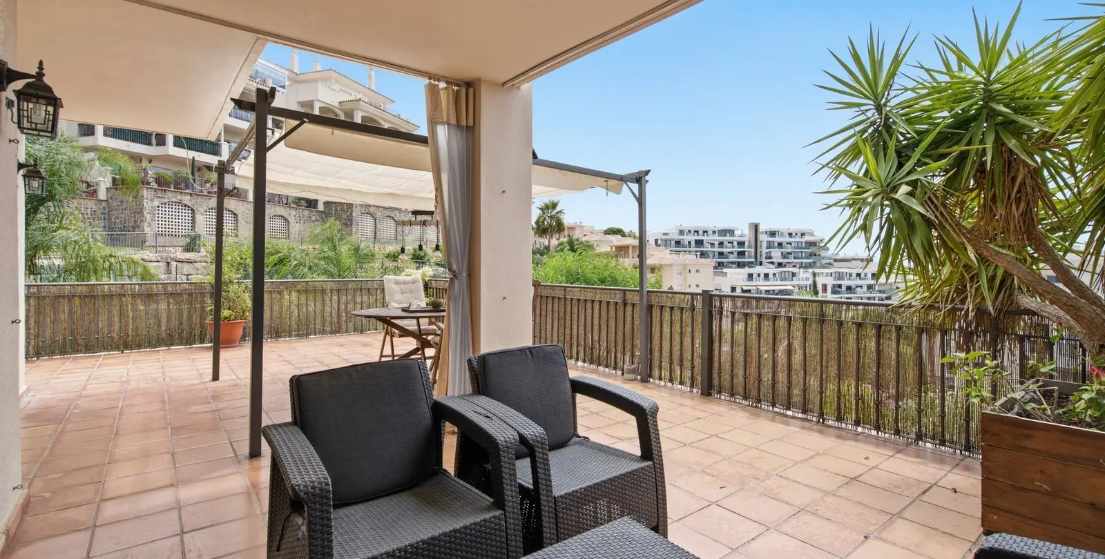 Продажа апартаментов на первом этаже в Mijas Costa 14