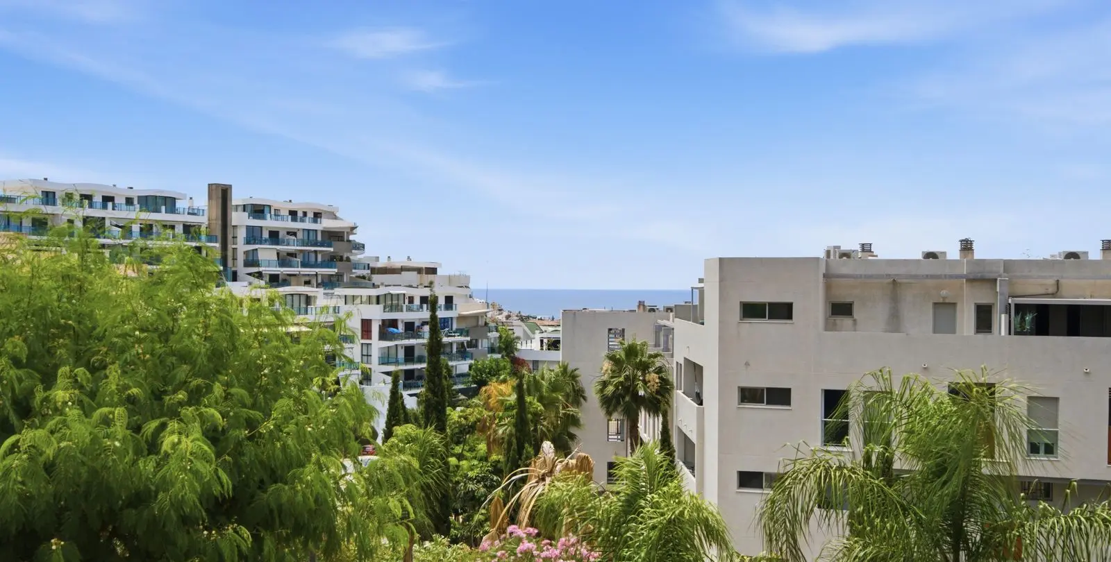 Продажа апартаментов на первом этаже в Mijas Costa 17