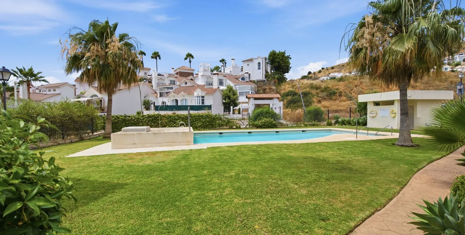 Продажа апартаментов на первом этаже в Mijas Costa 19