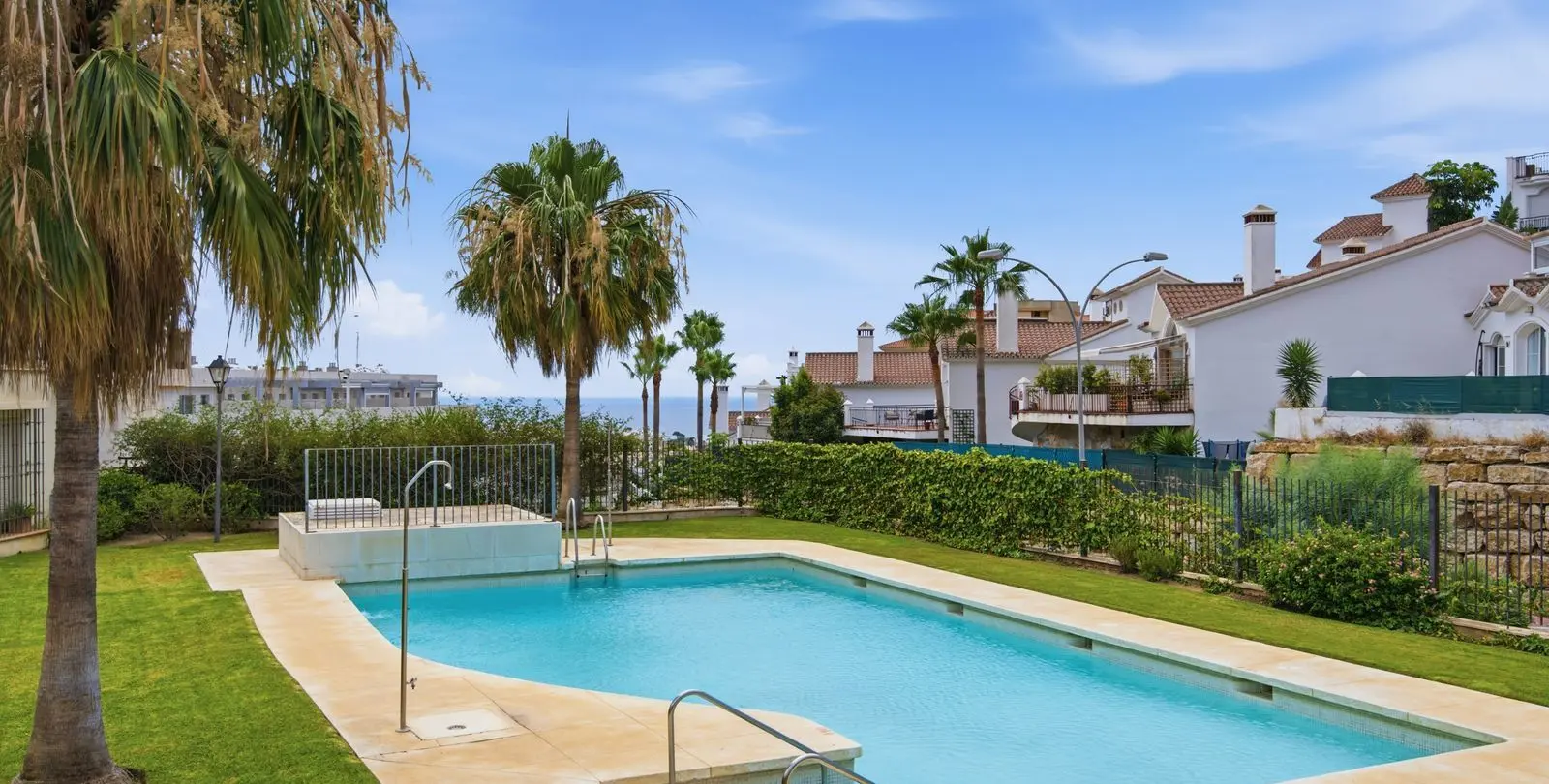 Продажа апартаментов на первом этаже в Mijas Costa 20