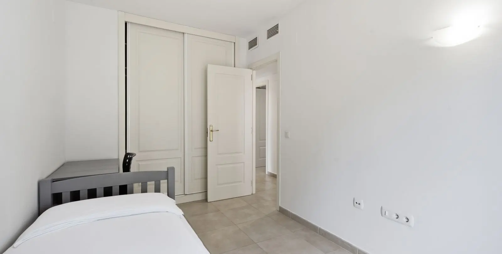 Продажа апартаментов на первом этаже в Mijas Costa 22