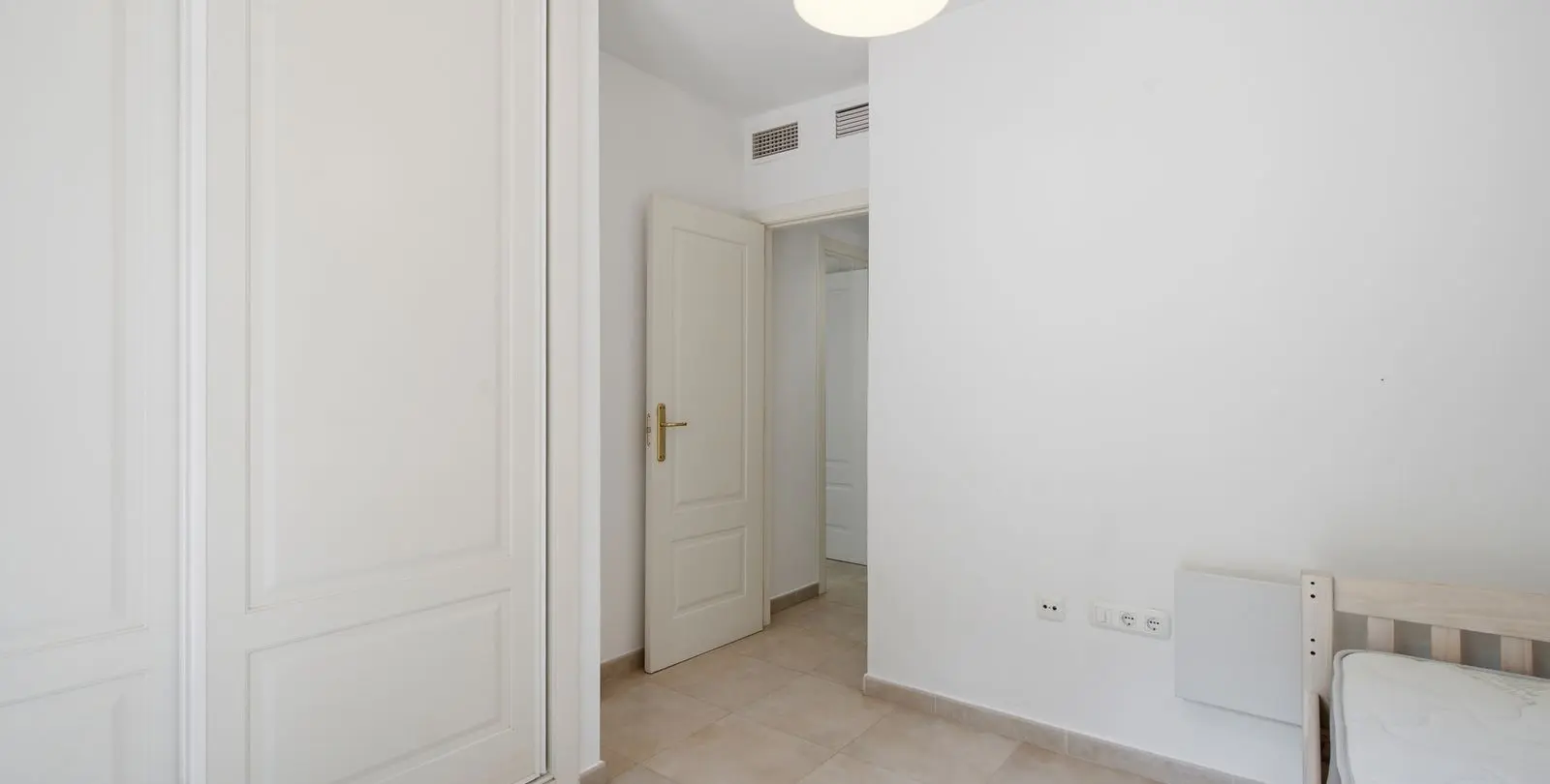 Продажа апартаментов на первом этаже в Mijas Costa 24