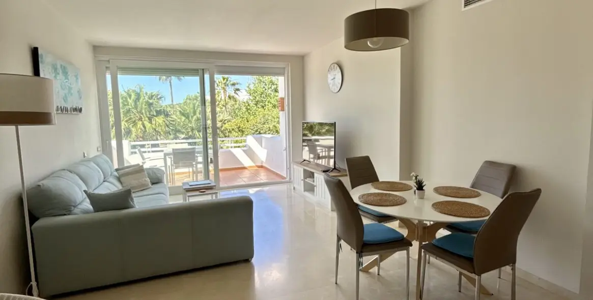 Sale of middle floor apartment in Estepona 4