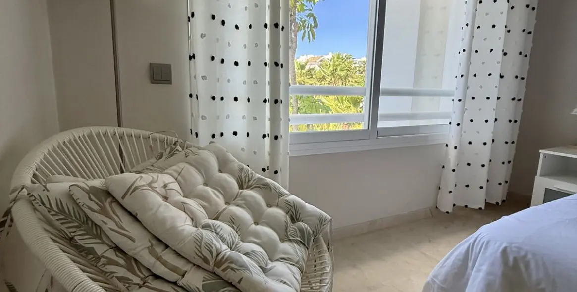 Sale of middle floor apartment in Estepona 11