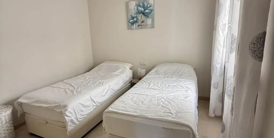 Sale of middle floor apartment in Estepona 14