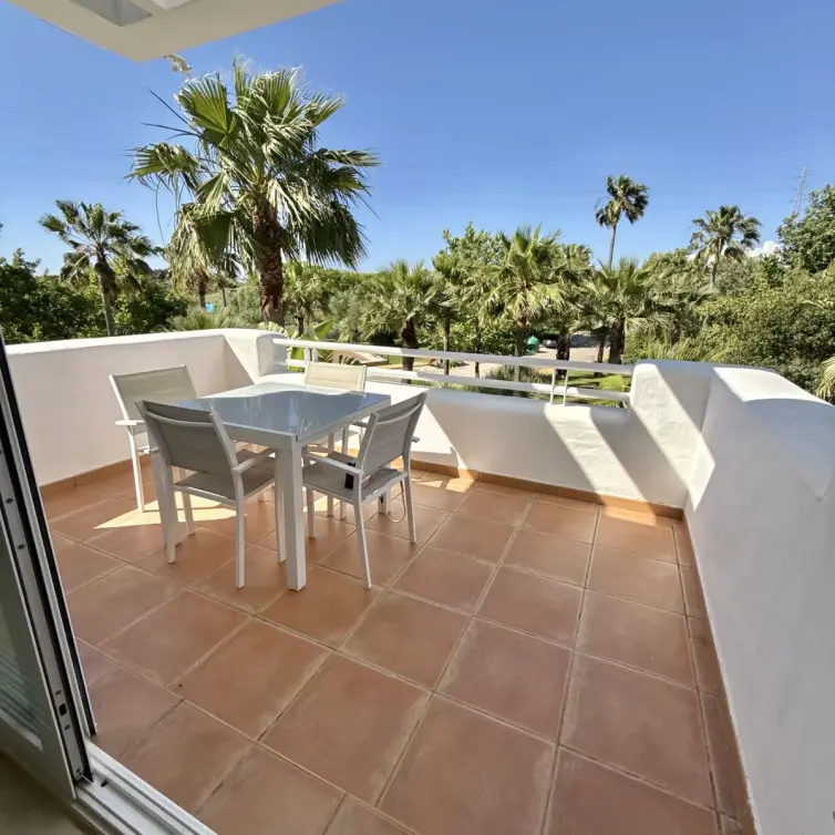 Продажа апартаментов на среднем этаже в Estepona