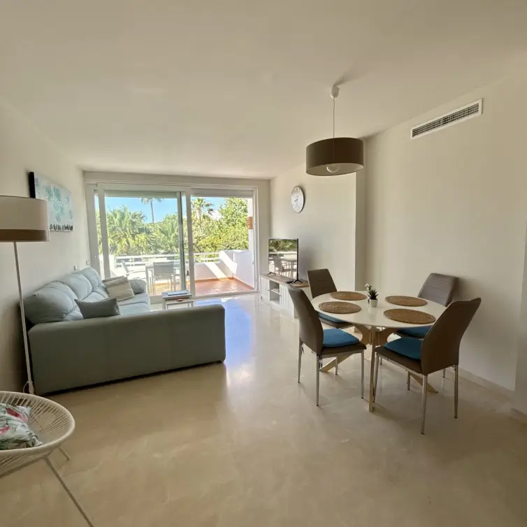 Продажа апартаментов на среднем этаже в Estepona