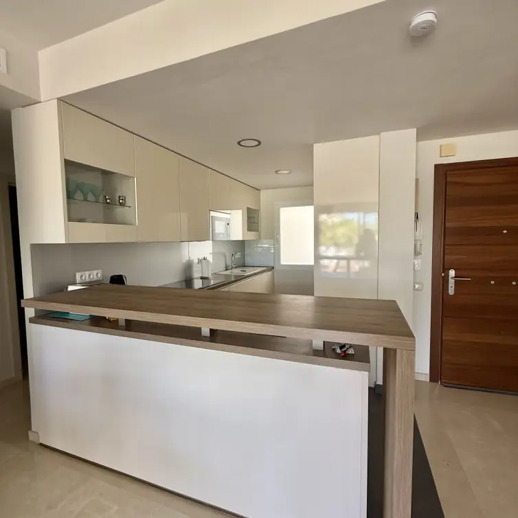 Продажа апартаментов на среднем этаже в Estepona
