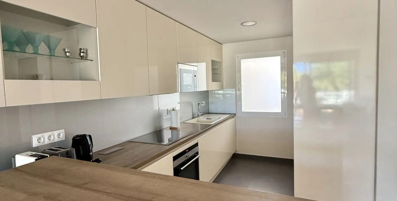 Venta de apartamento en planta media en Estepona 6