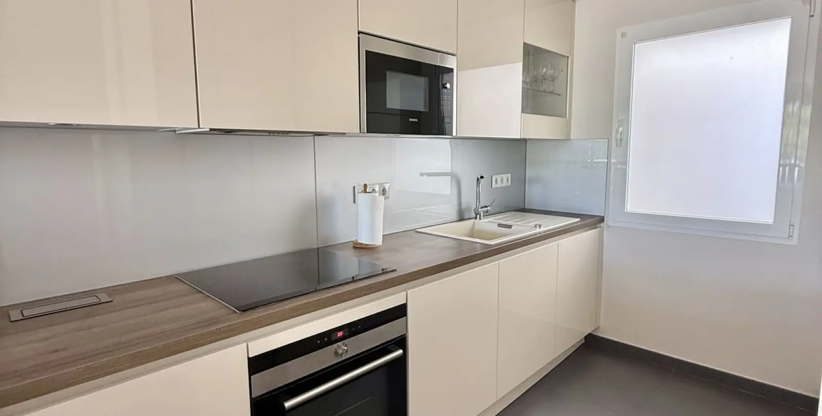 Venta de apartamento en planta media en Estepona 7