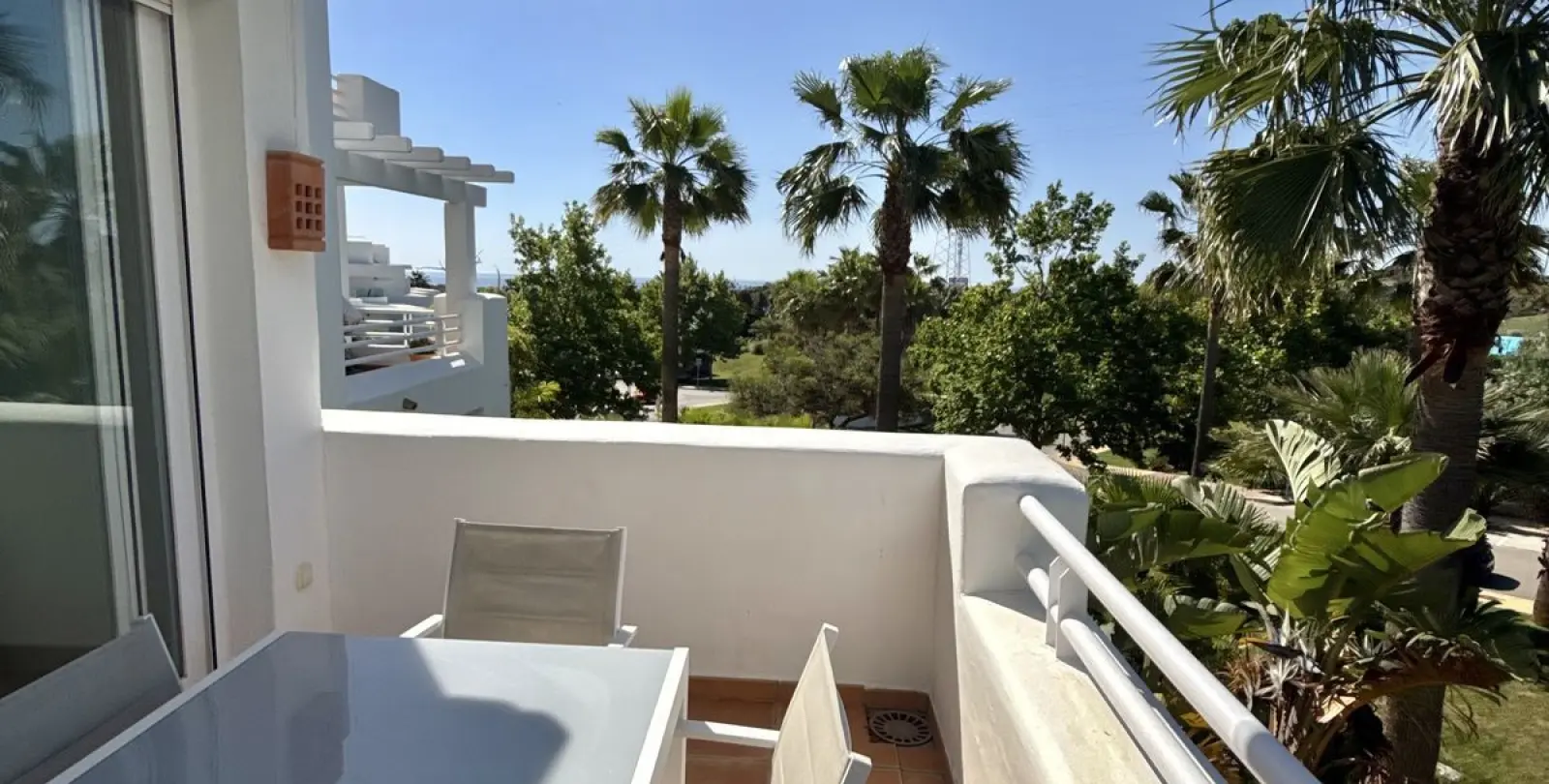 Venta de apartamento en planta media en Estepona 21
