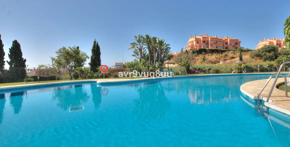Sale of middle floor apartment in El Faro 1
