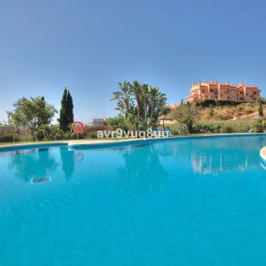 Sale of middle floor apartment in El Faro