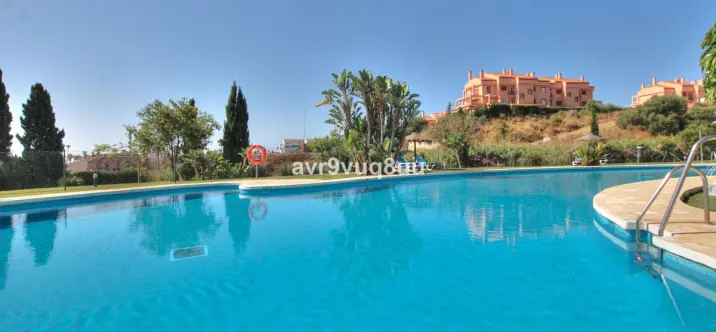 Sale of middle floor apartment in El Faro 0