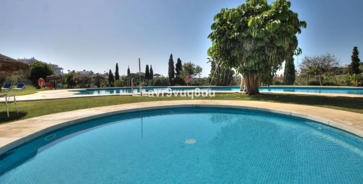 Sale of middle floor apartment in El Faro 2