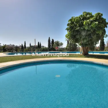 Sale of middle floor apartment in El Faro