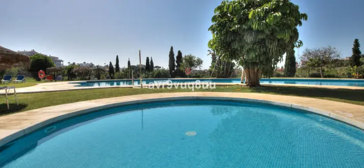 Sale of middle floor apartment in El Faro 1