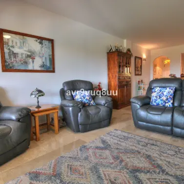 Sale of middle floor apartment in El Faro