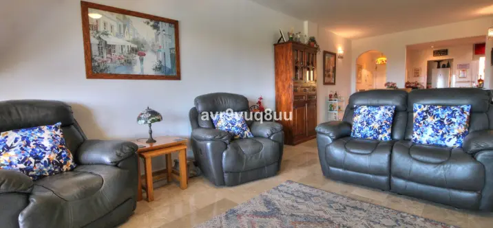 Sale of middle floor apartment in El Faro 3