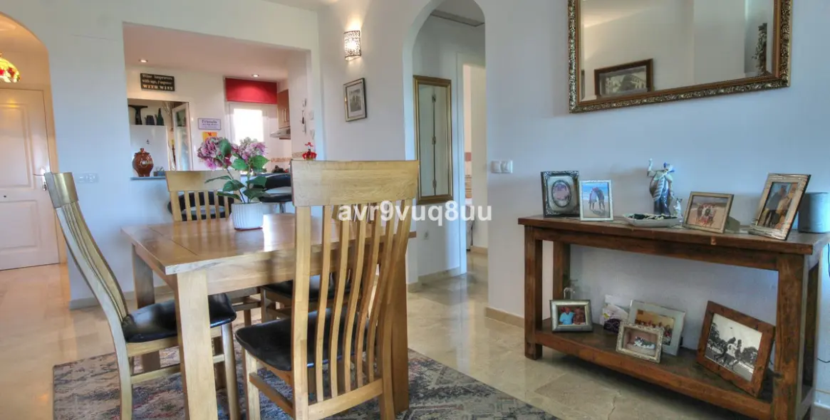 Sale of middle floor apartment in El Faro 5