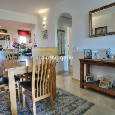 Sale of middle floor apartment in El Faro